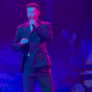 🕺