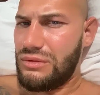 🤨