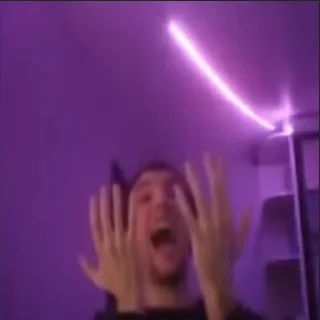 👺