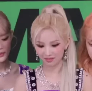 😐
