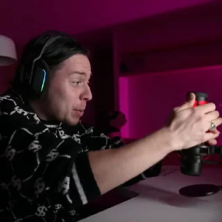 😡