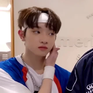 😐