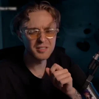 🥴