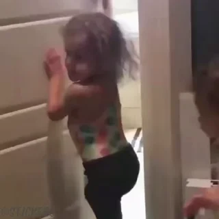😾