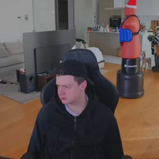 😨