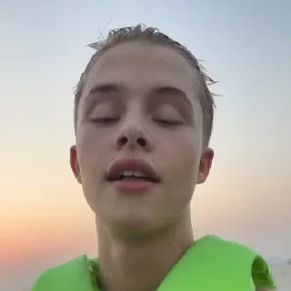 😰
