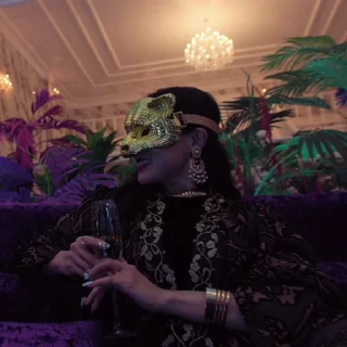 👑