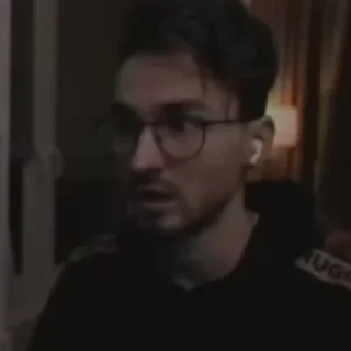 😥