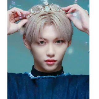 👑