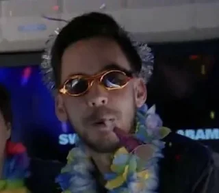 🥳