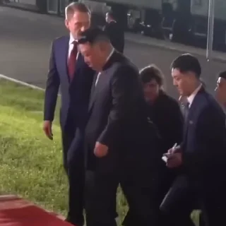 😐