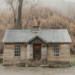 🏚️