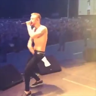 🎤