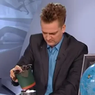 🤨