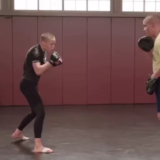 👊