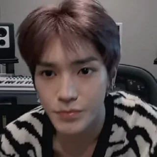 taeyong ᝢ by @pitchestdark