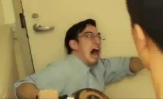 😱