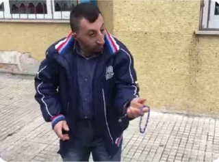 😐