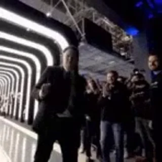 🕺