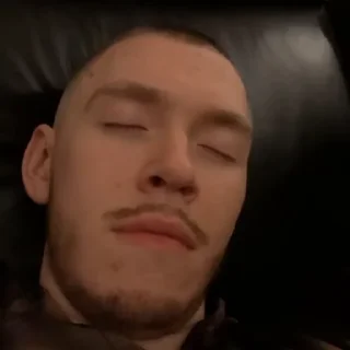😴