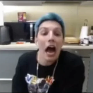 😱