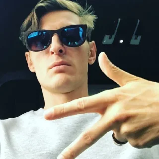 😎