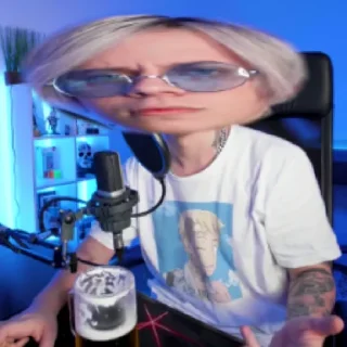 🤨