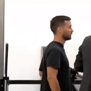 😐