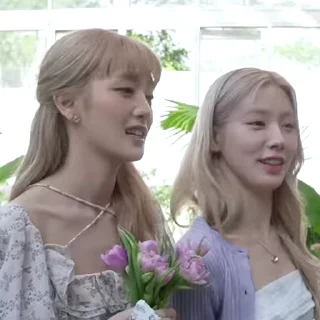 👩‍❤️‍💋‍👩