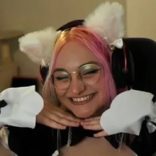 😸