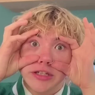 😱