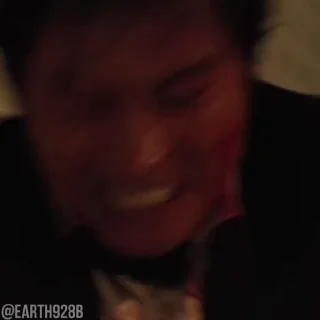 😠