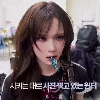 😡
