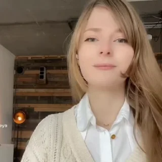 Ella Freya @flowwercat