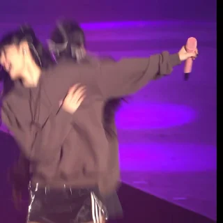 👩‍❤️‍💋‍👩