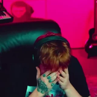 😭