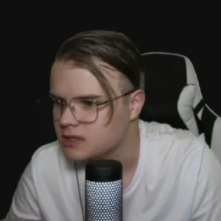 😨