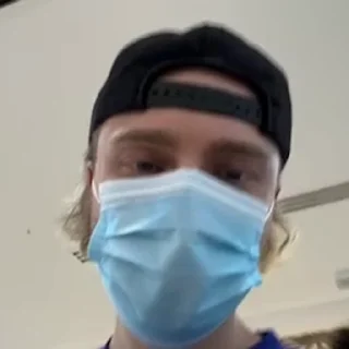 😷