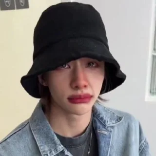 😭