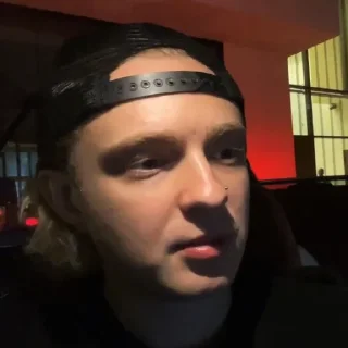 😐