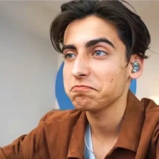 😼