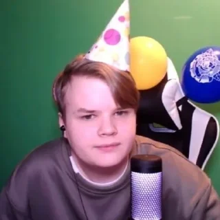 😐