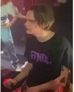 🗿