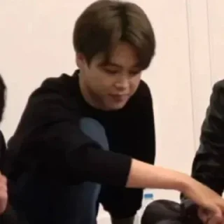 😑
