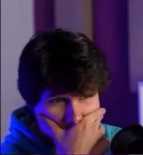 😨