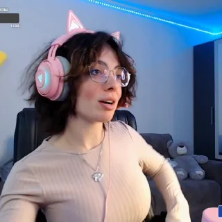 🥳