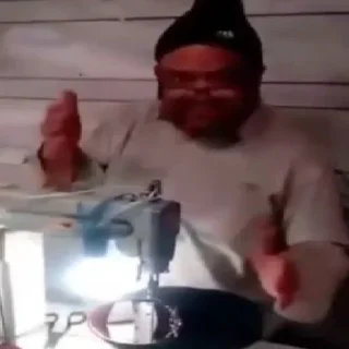 😡