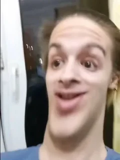 👽