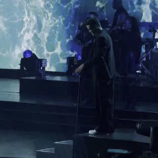 🕺