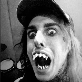 👹